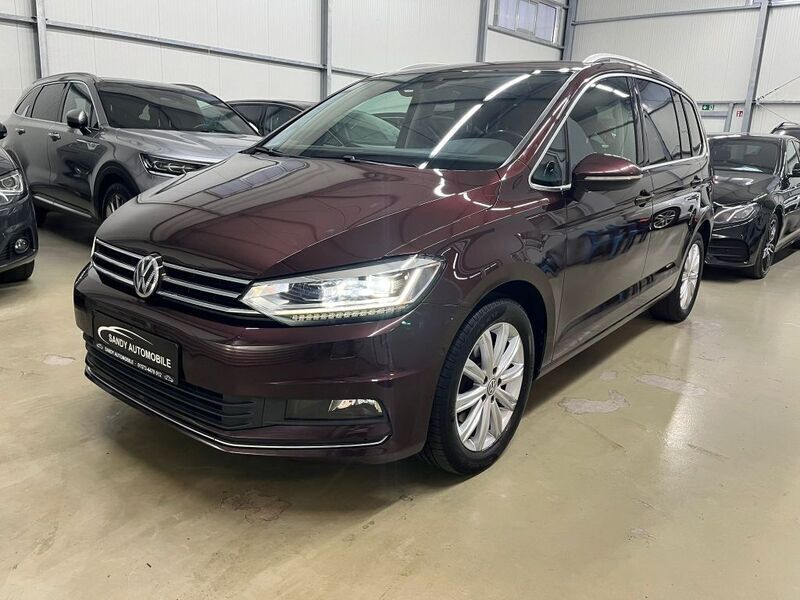 Crimson red metallic Gebraucht 2018 VW Touran Highline Van / Kleinbus | 21.990 € (Etwas zu teuer) - Bild 1/2