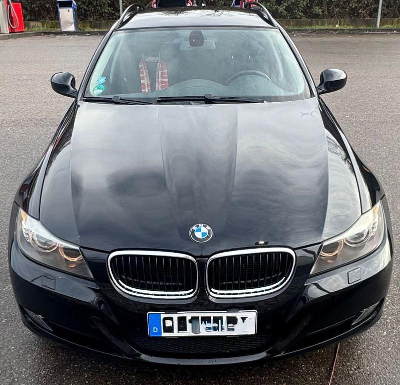 Gebraucht BMW 320 177 PS (130 kW) 2009 Schwarz Kombi