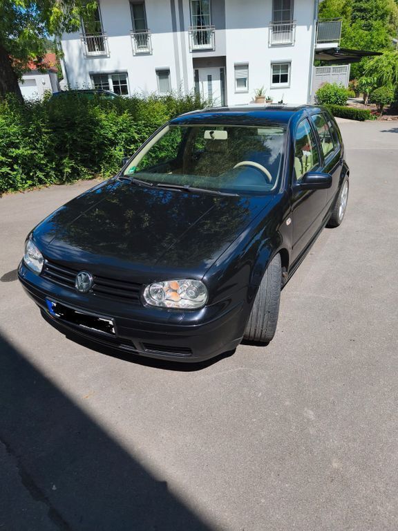 Schwarz Gebraucht 2002 VW Golf IV Highline Limousine | 2.100 € (Guter Preis) - Bild 1/4