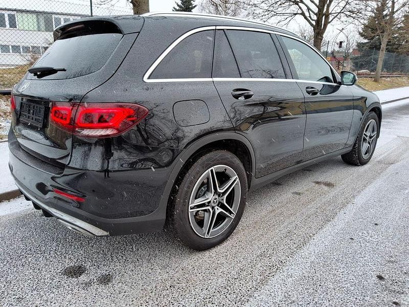 Gebraucht Mercedes GLC200 AMG line 163 PS (119 kW) 2021 Schwarz SUV