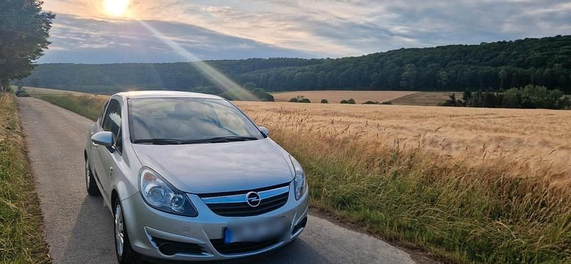 Silber Gebraucht 2010 Opel Corsa Edition Kleinwagen | 3.400 € (Fairer Preis) - Bild 1/4