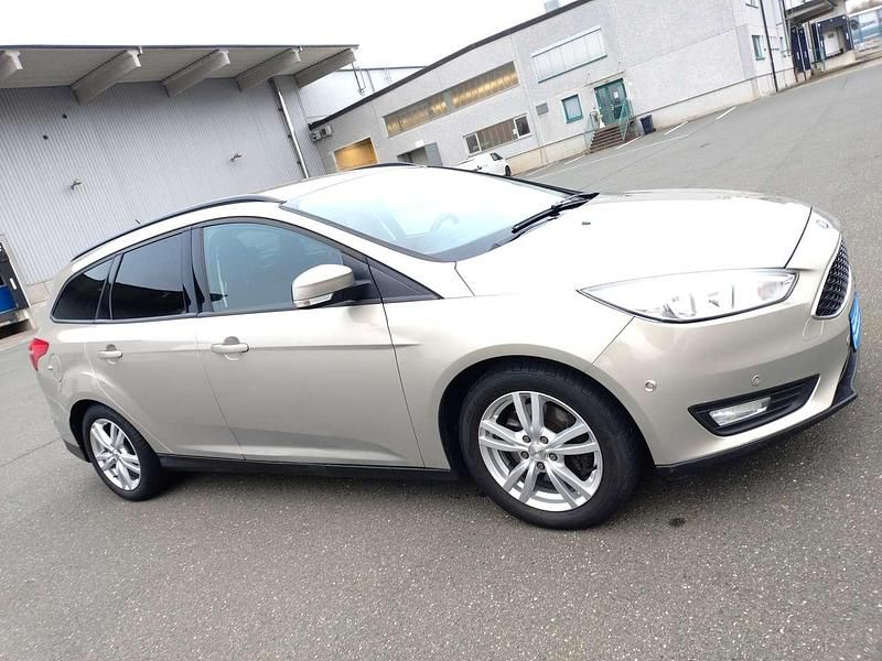 Gebraucht Ford Focus Business Edition 150 PS (110 kW) 2015 Titangrau metallic Kombi