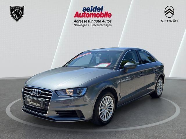 Grau Gebraucht 2015 Audi A3 Ambiente Limousine | 16.580 € (Fairer Preis) - Bild 1/4