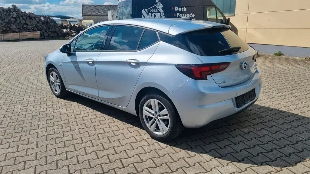 Używany Opel Astra Active 105 KM (77 kW) 2016 Szary Sedan/Limuzyna