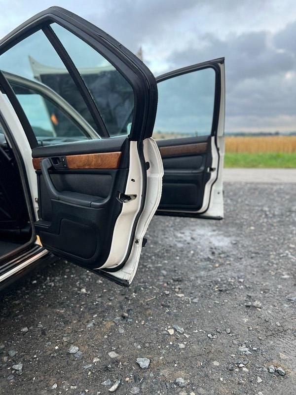 Gebraucht BMW 735 211 PS (155 kW) 1988 Weiß Limousine