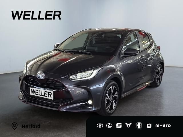 Grau Neu 2025 Toyota Yaris Hybrid Kleinwagen | 27.779 € (Etwas zu teuer) - Bild 1/3