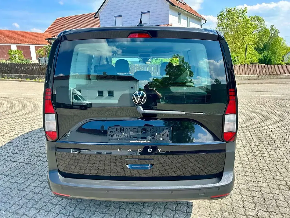 Gebraucht VW Caddy 122 PS (89 kW) 2023 Deep black perleffekt Van / Kleinbus
