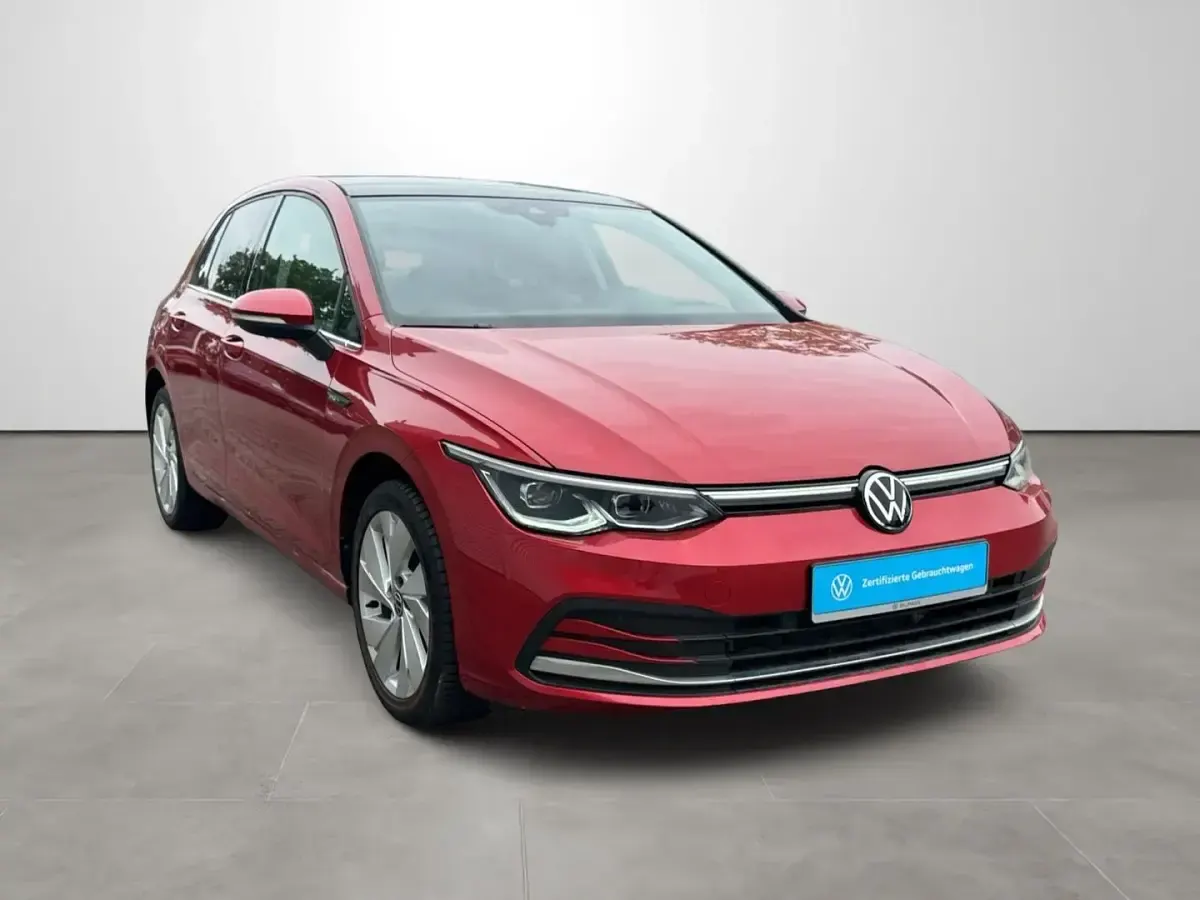 Gebraucht VW Golf VIII Style 150 PS (110 kW) 2022 Rot Limousine