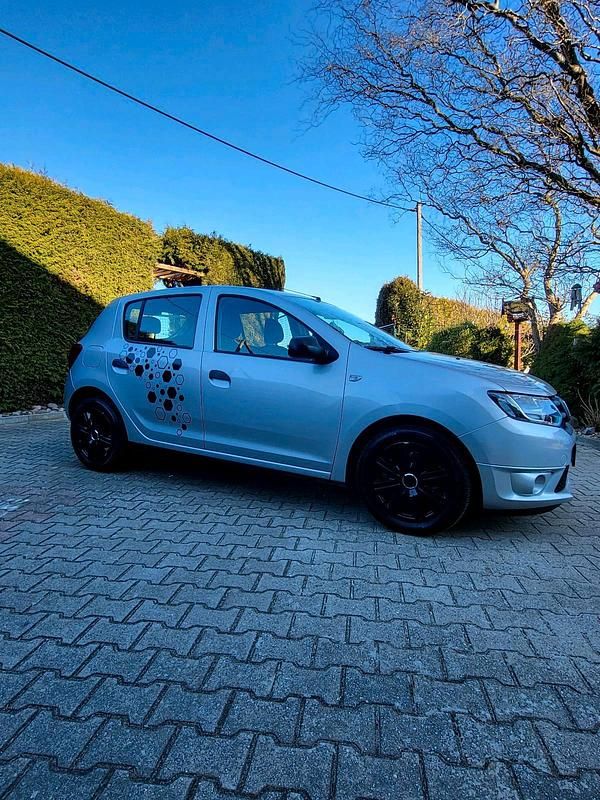 Gebraucht Dacia Sandero 73 PS (53 kW) 2015 Silber Kombi