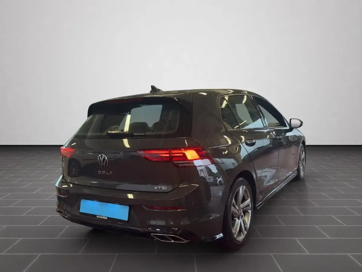 Gebraucht VW Golf VIII R-line 131 PS (96 kW) 2024 Uranograu Limousine