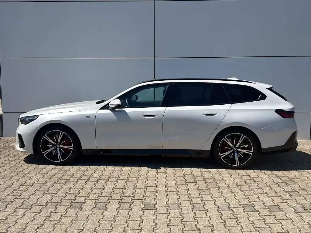 Gebraucht BMW 540 M Sport 303 PS (222 kW) 2025 Weiß Kombi