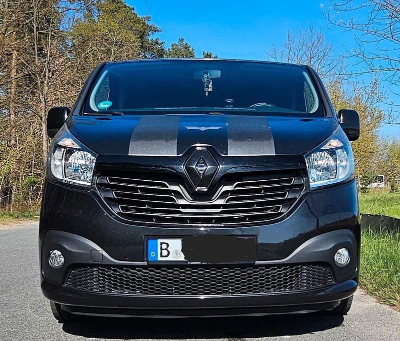 Gebraucht Renault Trafic 145 PS (106 kW) 2016 Schwarz Van / Kleinbus