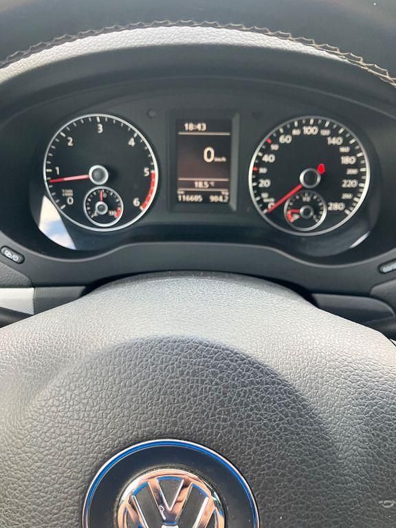 Gebraucht VW Jetta Match 140 PS (102 kW) 2013 Blau Limousine