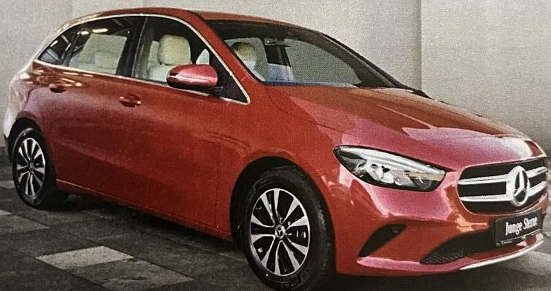 Rot Gebraucht 2021 Mercedes B200 Van / Kleinbus | 24.950 € (Fairer Preis) - Bild 1/4