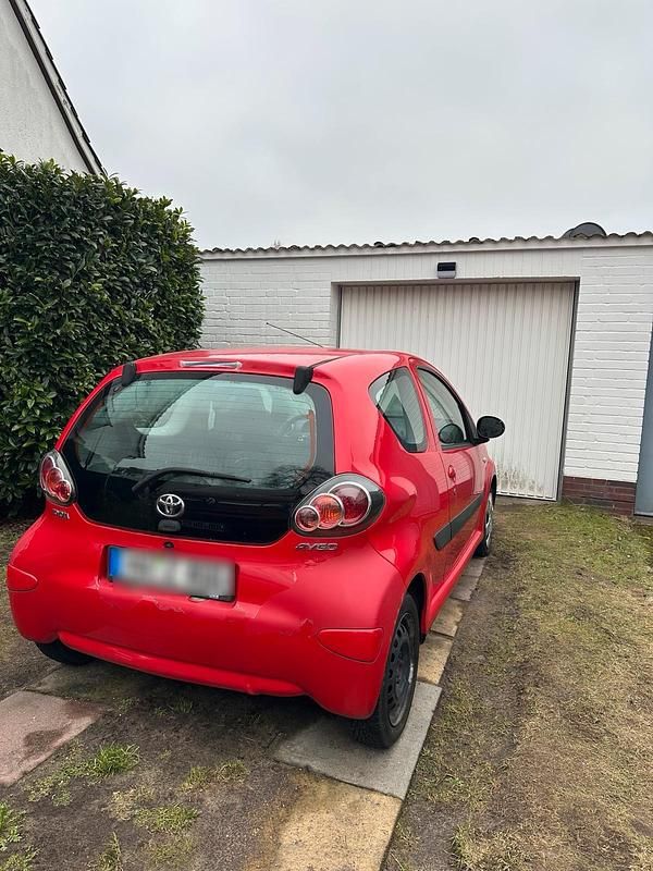 Rot Gebraucht 2007 Toyota Aygo Kleinwagen | 650 € (Superpreis) - Bild 1/4