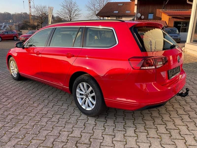 Gebraucht VW Passat Business 122 PS (89 kW) 2023 Rot Kombi