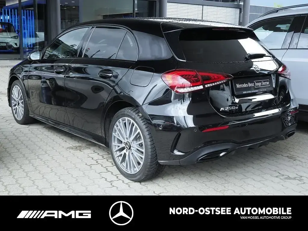 Gebraucht Mercedes A250 Edition 160 PS (117 kW) 2022 Unilack nachtschwarz Limousine