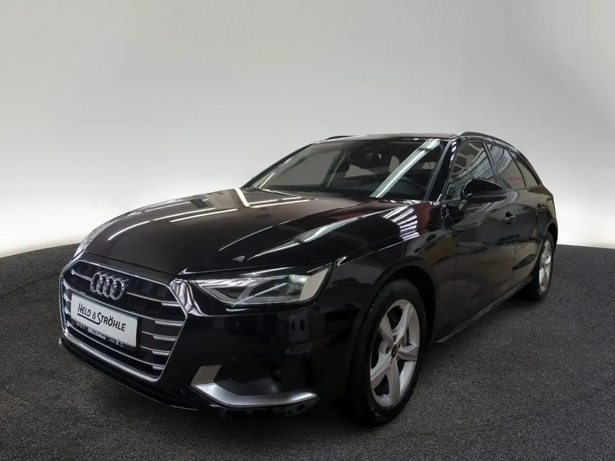 Gebraucht Audi A4 Ambiente 204 PS (150 kW) 2023 Brillantschwarz Kombi
