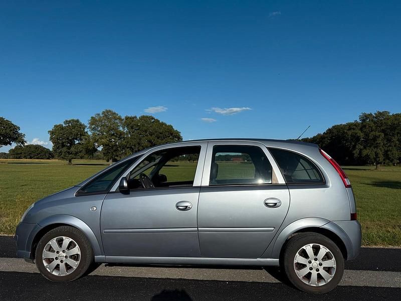 Grau Gebraucht 2006 Opel Meriva Van / Kleinbus | 1.800 € (Etwas zu teuer) - Bild 1/4
