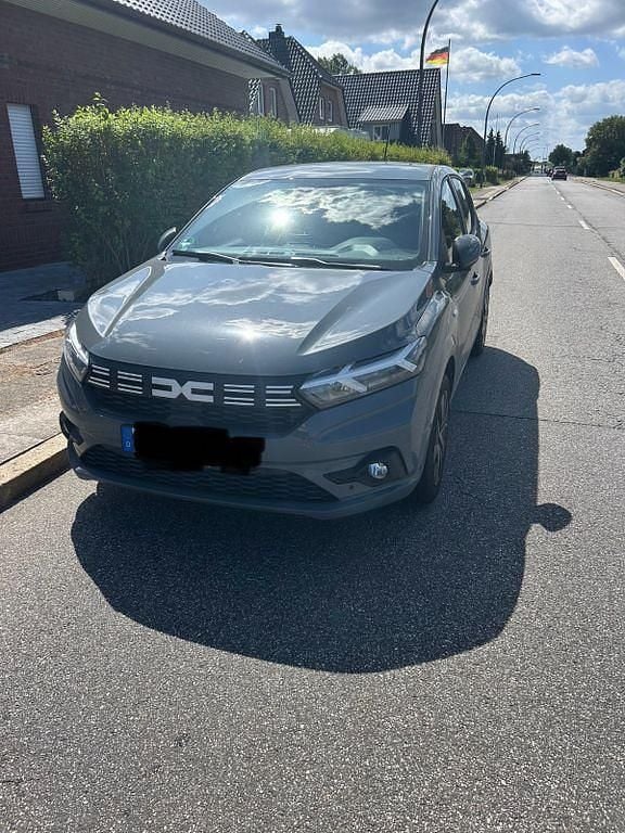 Grau Gebraucht 2024 Dacia Sandero Journey Kleinwagen | 16.300 € (Superpreis) - Bild 1/4