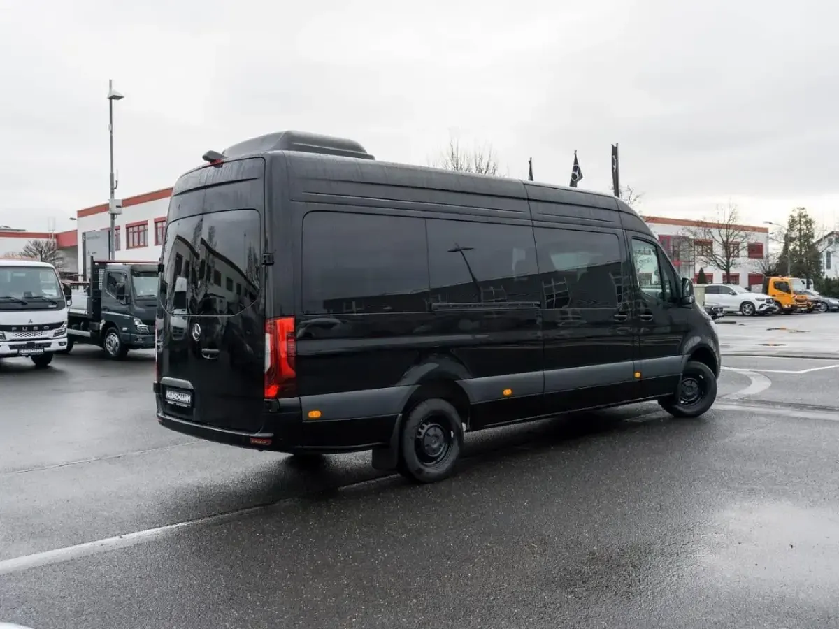 Second-hand Mercedes Sprinter 170 CP (125 kW) 2026 Negru Van