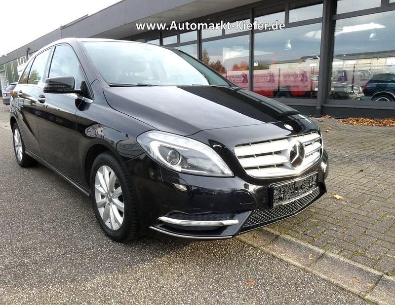 Gebraucht Mercedes B180 109 PS (80 kW) 2012 Schwarz Van / Kleinbus