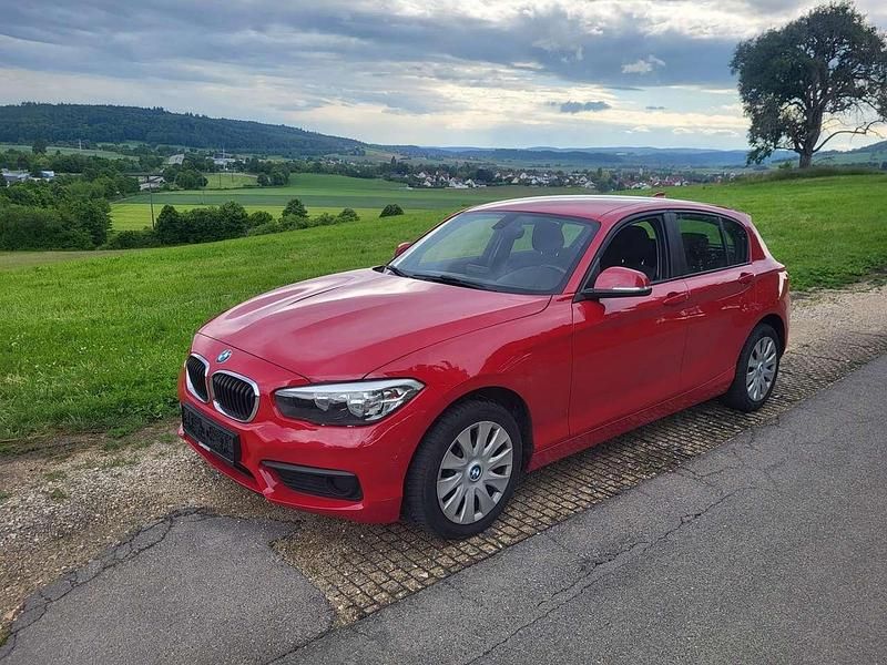 Gebraucht BMW 118 Sport Line 136 PS (100 kW) 2015 Karmesinrot Kleinwagen