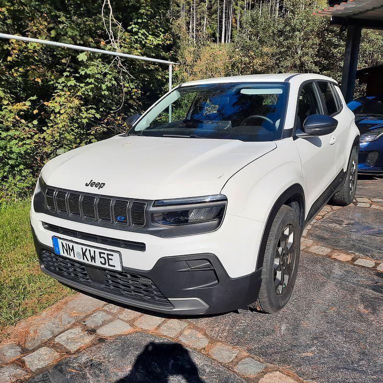 Weiß Gebraucht 2023 Jeep Avenger EV Longitude SUV | 21.150 € (Guter Preis) - Bild 1/4