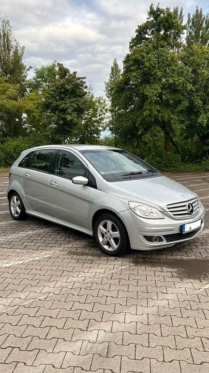 Silber Gebraucht 2005 Mercedes B150 Van / Kleinbus | 5.990 € (Etwas zu teuer) - Bild 1/4