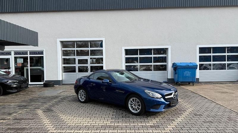 Gebraucht Mercedes SLC180 156 PS (114 kW) 2018 Blau Cabrio
