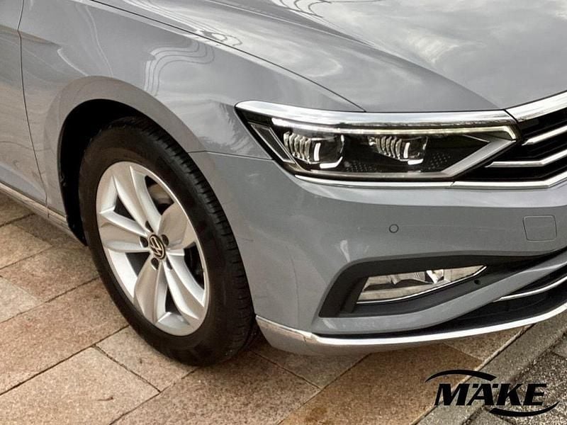 Gebraucht VW Passat Elegance 190 PS (139 kW) 2023 Mondsteingrau Kombi