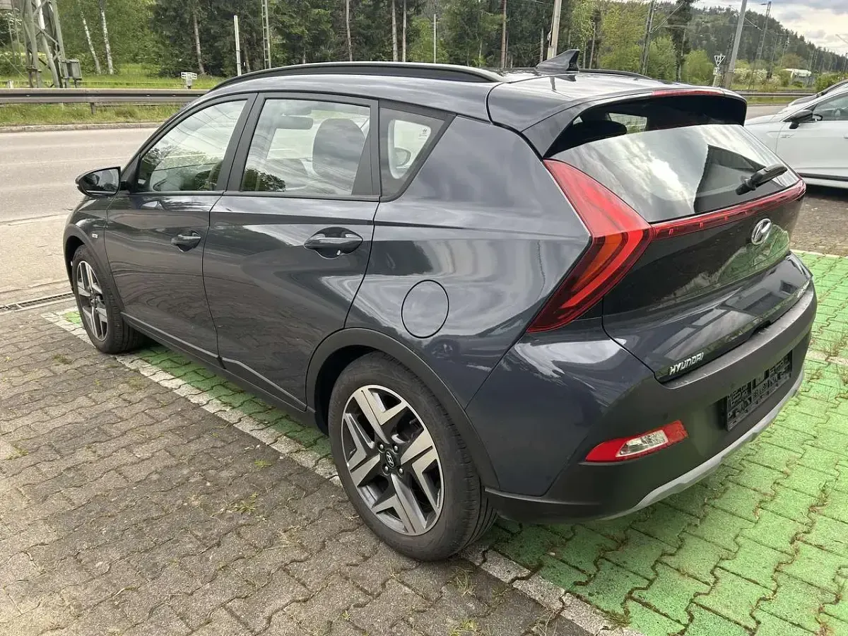 Gebraucht Hyundai Bayon Intro Edition 101 PS (74 kW) 2022 Aurora grey / met SUV