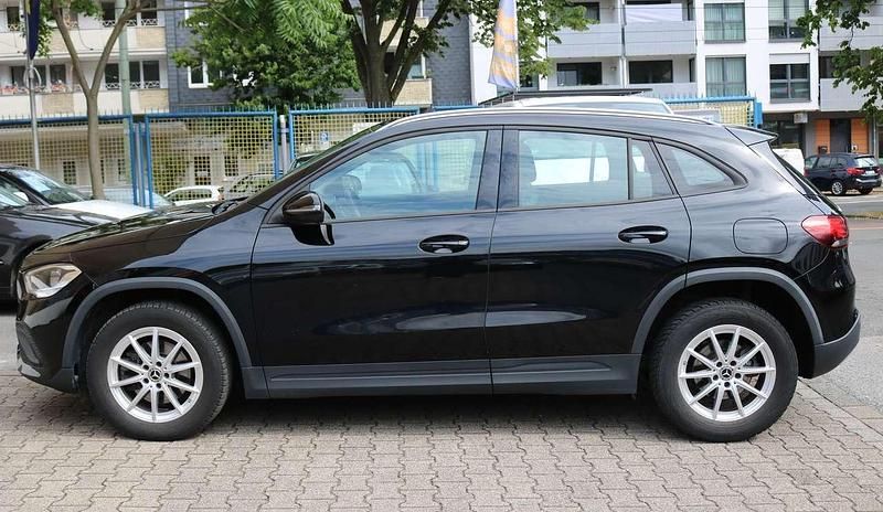 Gebraucht Mercedes GLA200 150 PS (110 kW) 2021 Nachtschwarz  unilack SUV