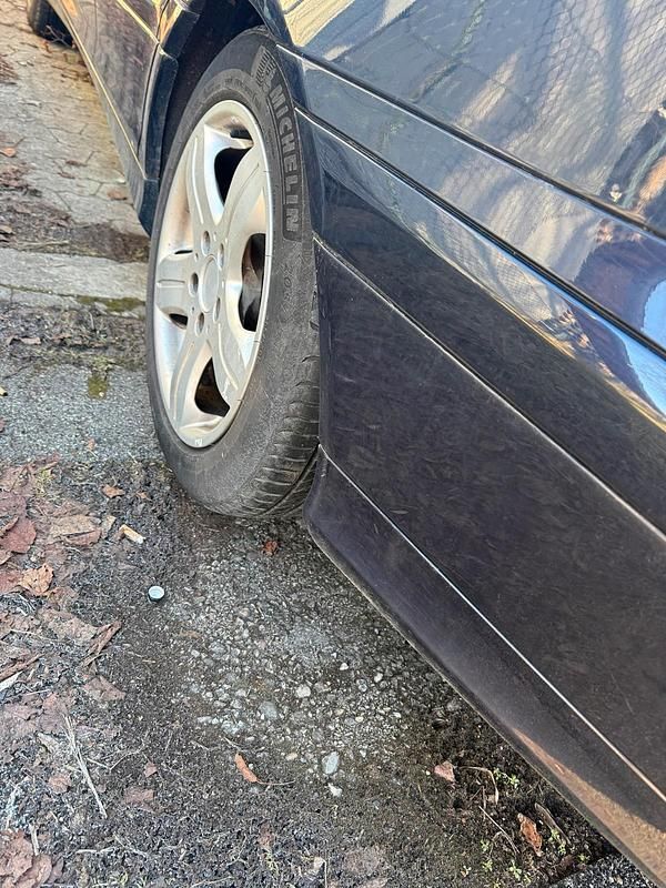 Blau Gebraucht 2007 Mercedes C180 Limousine | 4.400 € - Bild 1/4