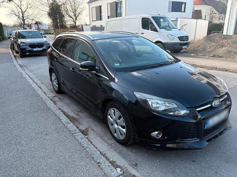 Second-hand Ford Focus 143 CP (105 kW) 2013 Negru Break