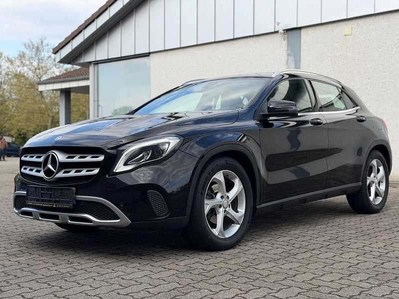 Gebraucht Mercedes GLA180 109 PS (80 kW) 2017 Schwarz SUV