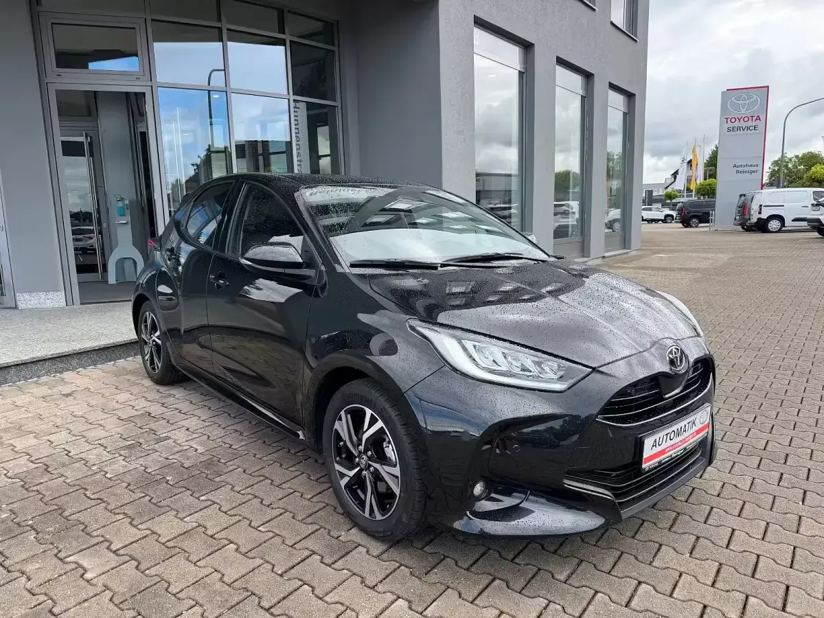 Gebraucht Toyota Yaris Style 116 PS (85 kW) 2025 Schwarz metallic Kleinwagen