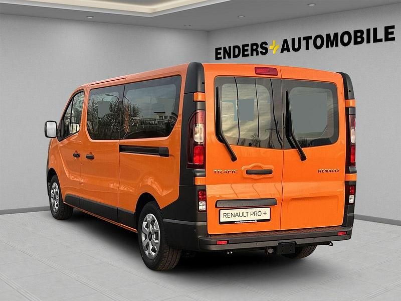 Neu Renault Trafic 110 PS (80 kW) 2025 Kommunalorange Van / Kleinbus