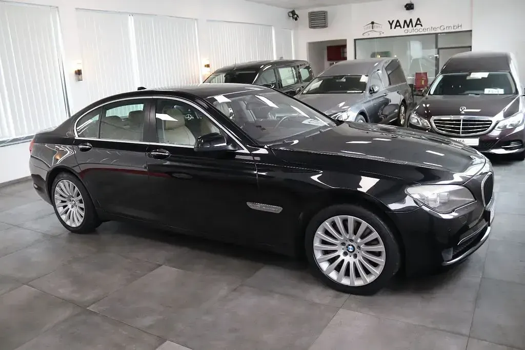 Gebraucht BMW 750 408 PS (300 kW) 2010 Schwarz Limousine