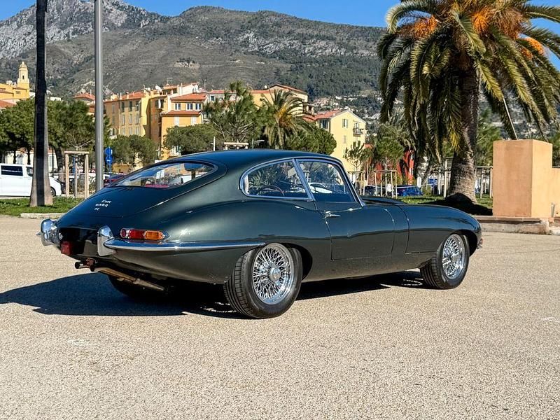 Second-hand Jaguar E-Type 265 CP (194 kW) 1965 Verde