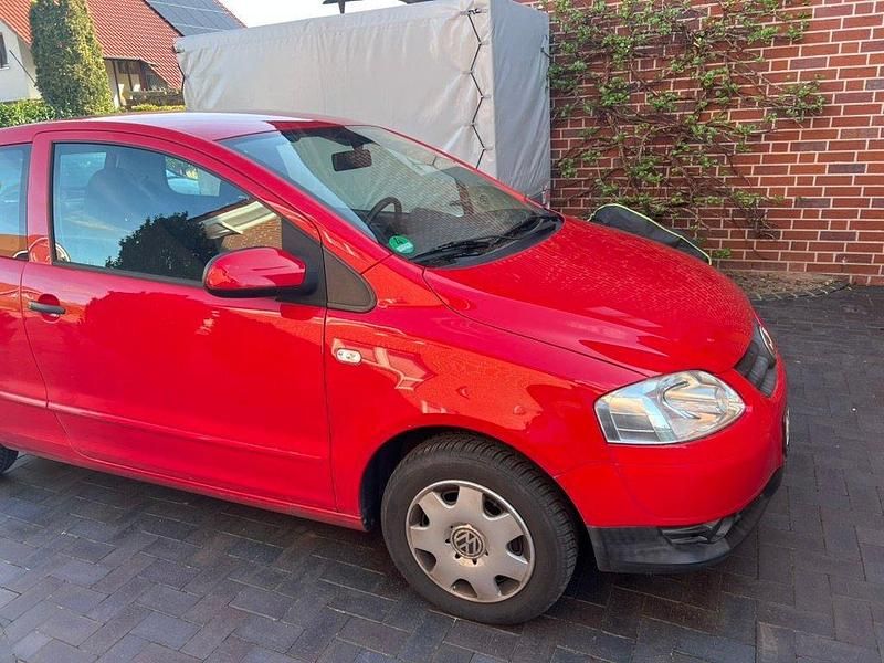 Gebraucht VW Fox 54 PS (39 kW) 2009 Rot Kleinwagen