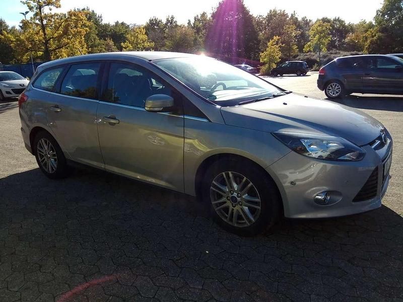 Brugt Ford Focus Titanium 140 HK (102 kW) 2012 Grå Stationcar