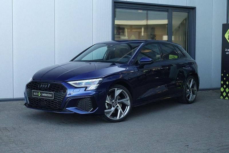 Gebraucht Audi A3 Sport 150 PS (110 kW) 2021 Blau Limousine