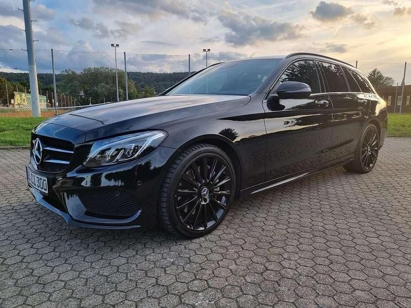 Schwarz Gebraucht 2016 Mercedes C300 AMG Kombi | 23.900 € (Fairer Preis) - Bild 1/4