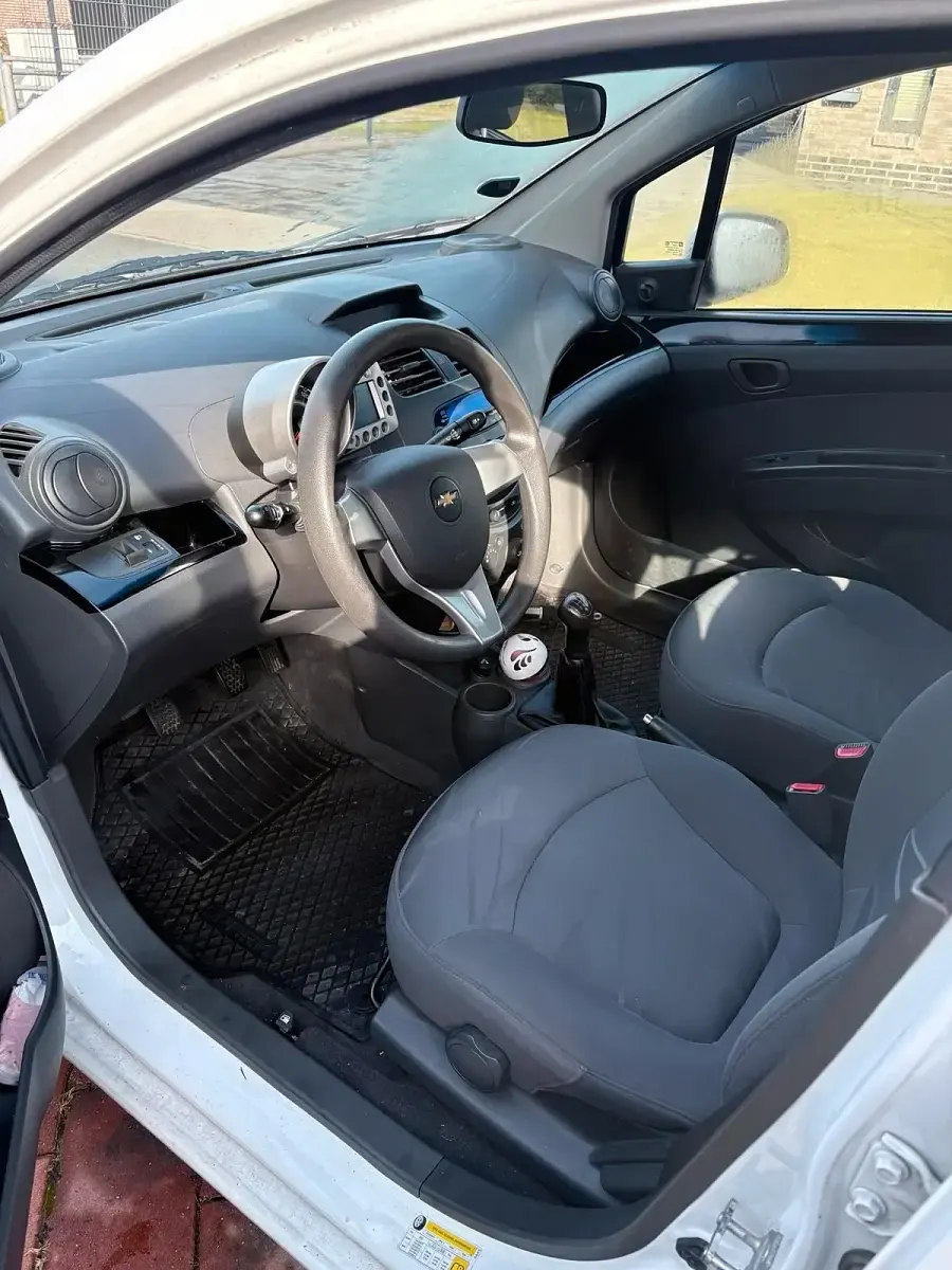 Second-hand Chevrolet Spark 2011 Alb Hatchback