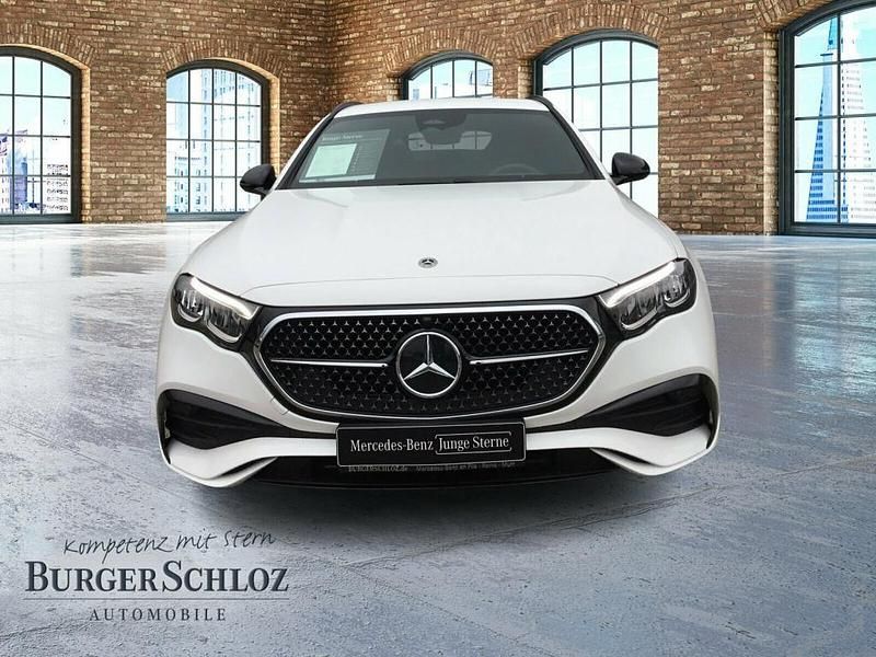 Używany Mercedes E200 Night 204 KM (150 kW) 2024 Biały Kombi