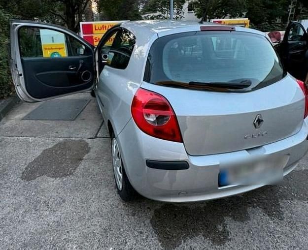 Gebraucht Renault Clio II 75 PS (55 kW) 2009 Silber Kleinwagen
