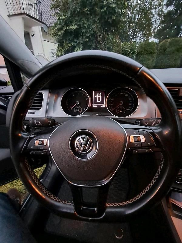 Grau Gebraucht 2017 VW Golf VII Kombi | 10.500 € (Guter Preis) - Bild 1/3