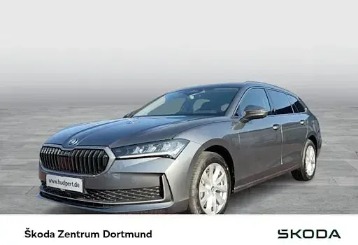 Neu Skoda Superb Selection 193 PS (141 kW) 2026 Grau Kombi