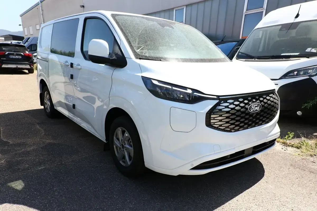 Neu Ford E-Transit Limited 100 kW (136 PS) 2026 Frozen white Van